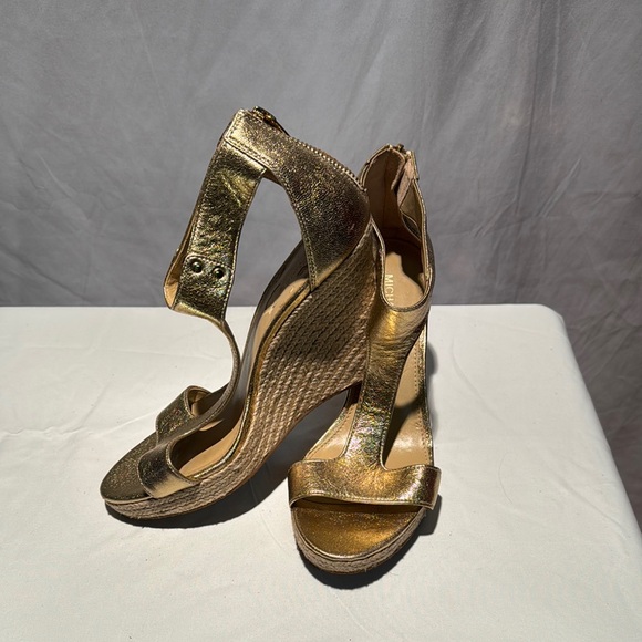 Michael Kors Gold High Heel Sandals with T-Strap - Picture 2 of 13